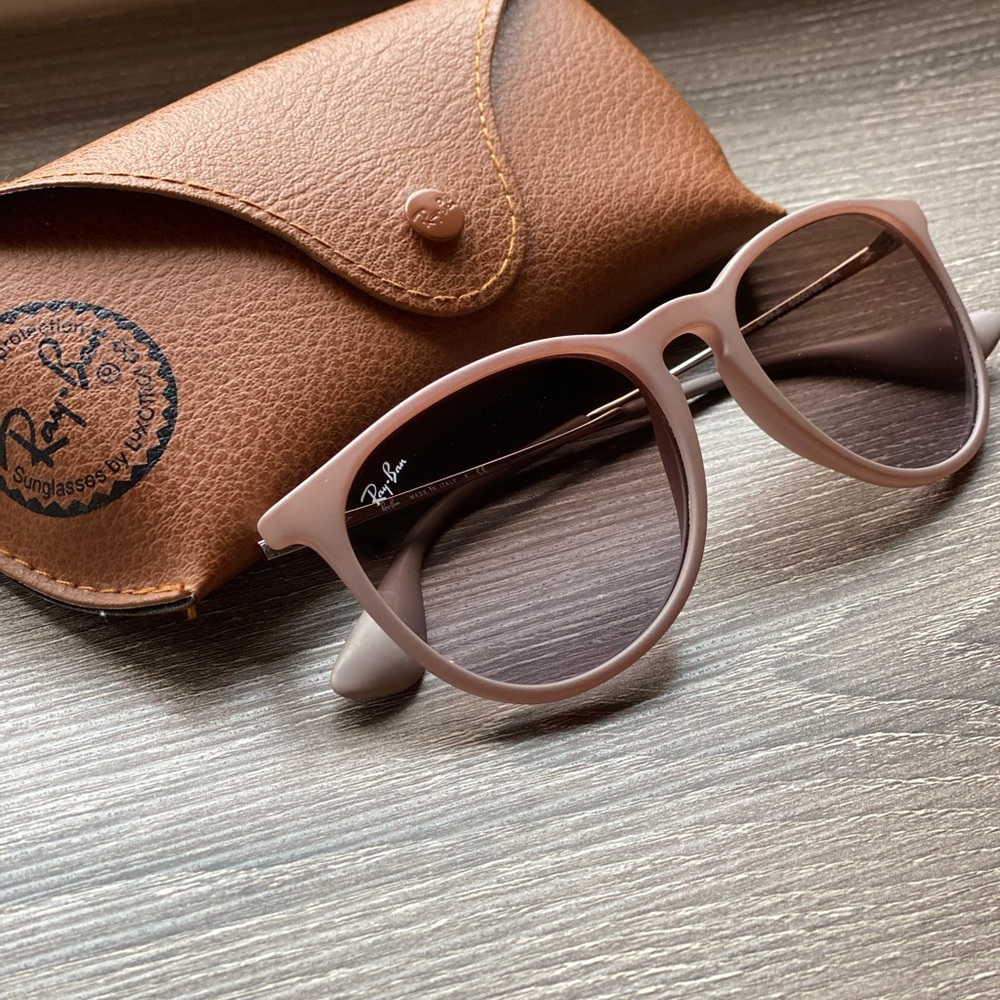 Women’s Ray-Ban 4147 Erika